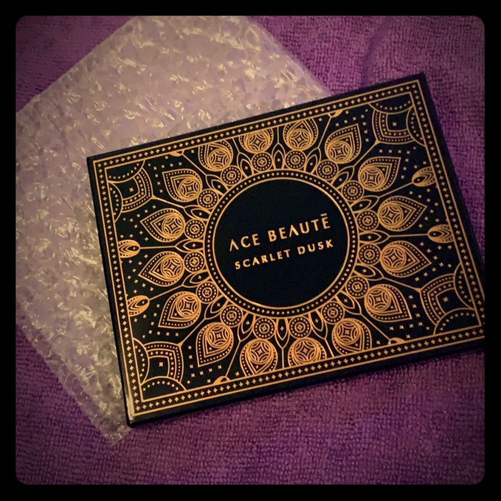 Ace Beaute Scarlet Dusk Eyeshadow Palette NIB